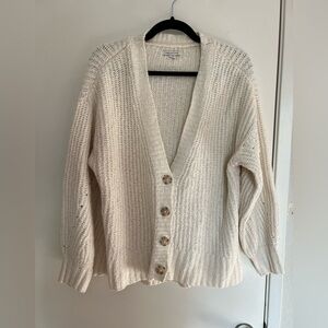 Oversized American eagle cardigan. Boxy fit. Nice details in sleeves.